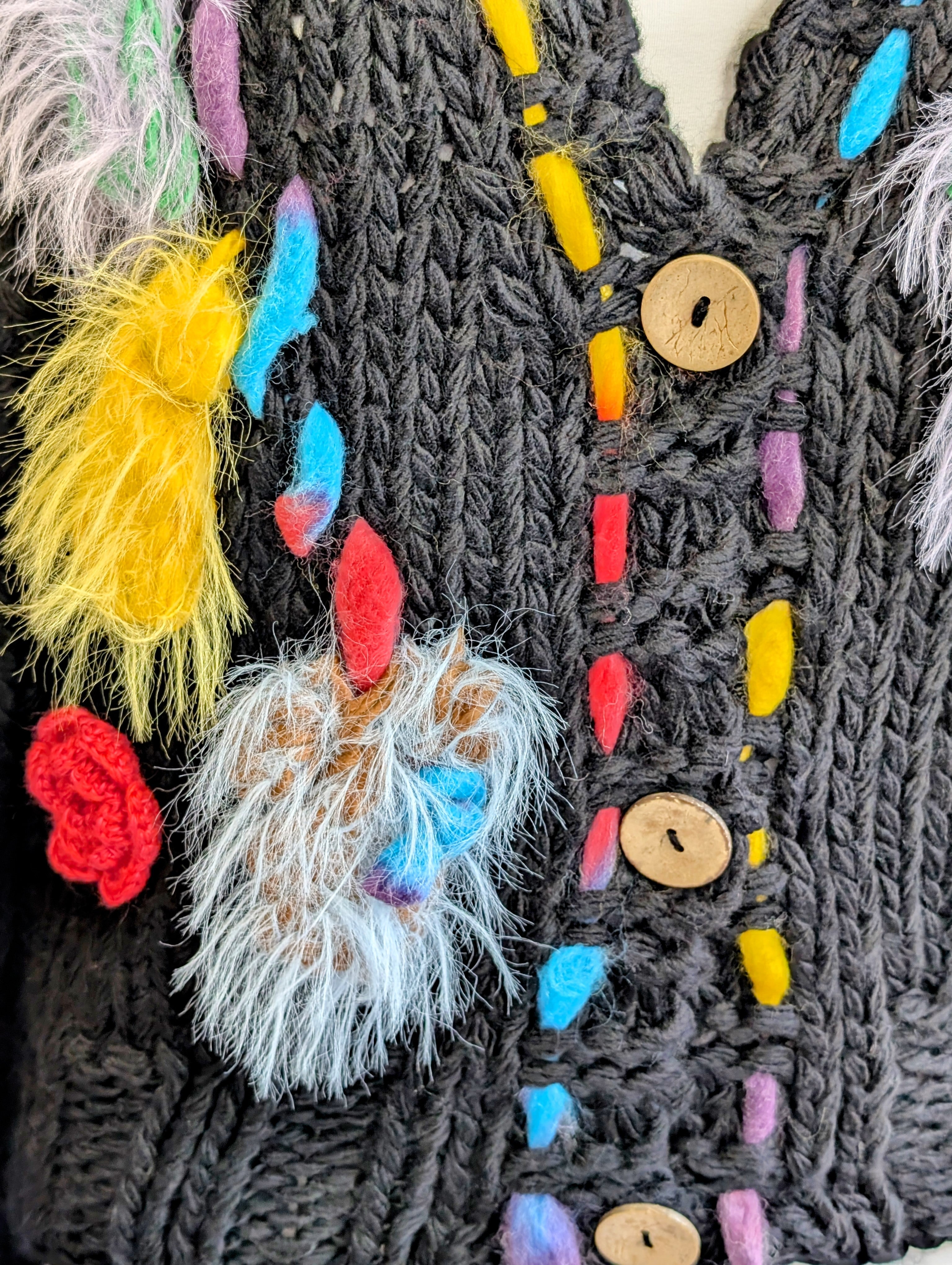 Gilet court coloré  avec fleurs