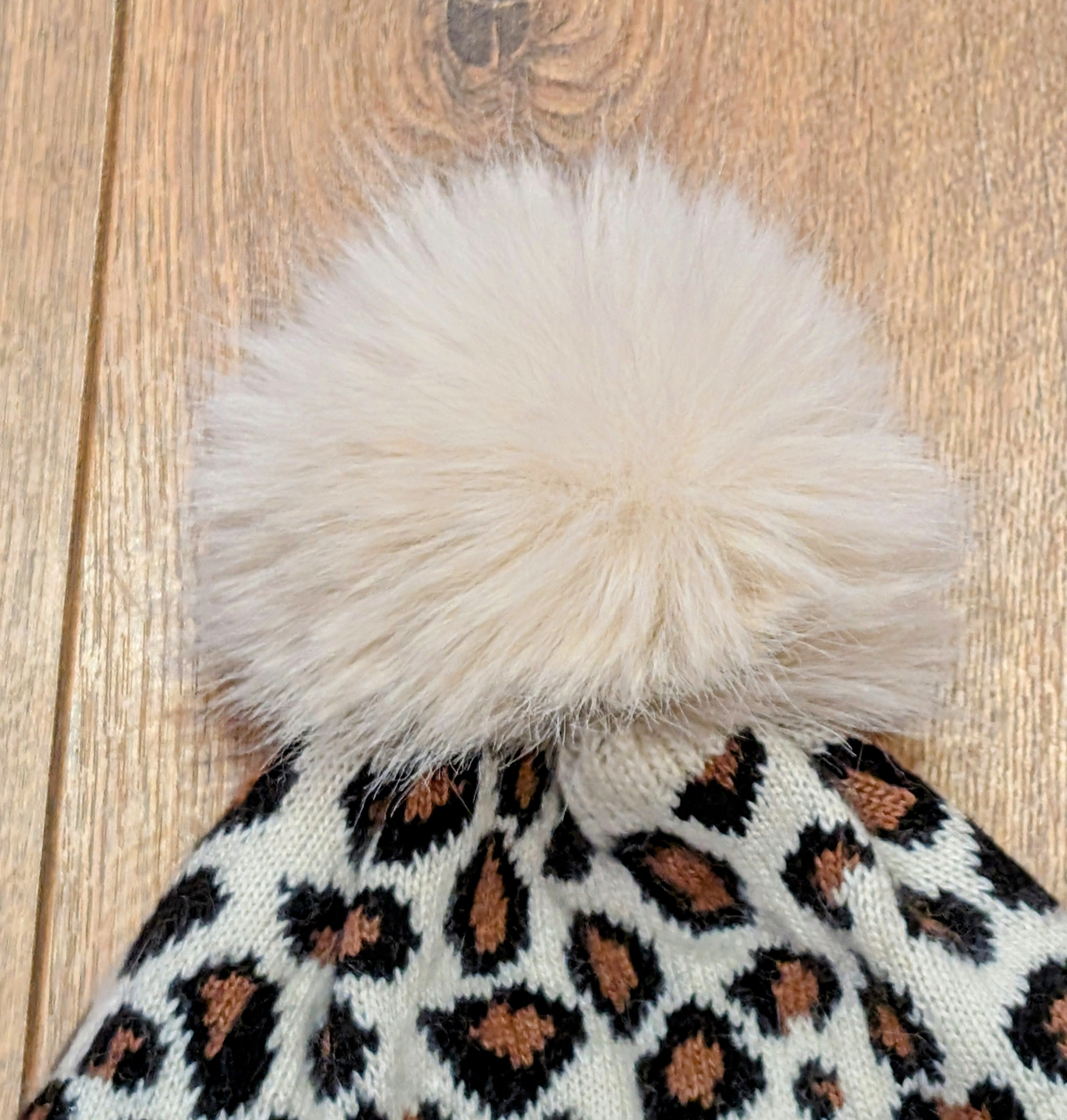 Bonnet Léopard avec pompon