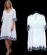 Robe d'été avec broderie bleu (42-46)