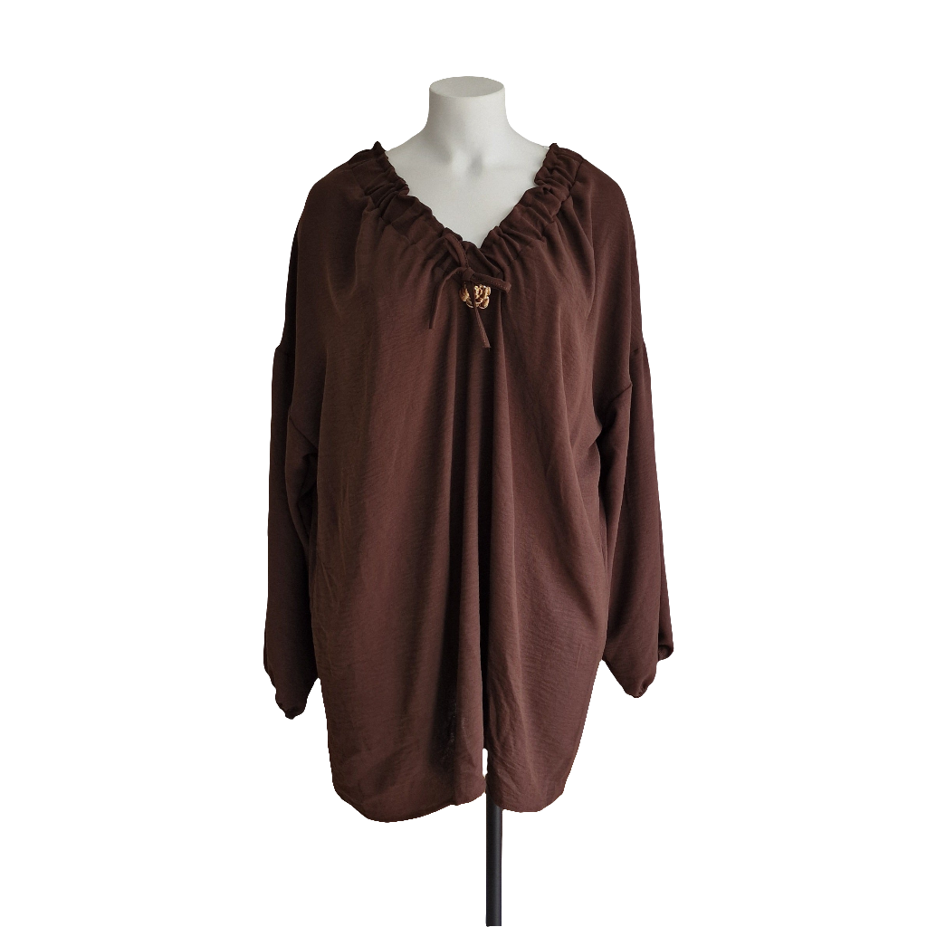Tunique avec noeud et broche