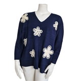 Pull doux ample fleurs brodées avec brillants