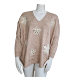 Pull doux ample fleurs brodées avec brillants