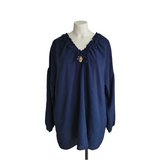 Tunique avec noeud et broche