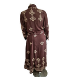 Robe chemise longue avec ceinture et broderie
