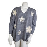 Pull doux ample fleurs brodées avec brillants