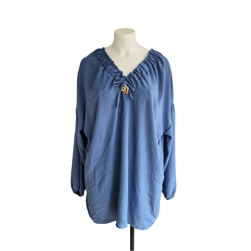 Tunique avec noeud et broche