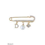 Broche épingle à nourrice avec pendentifs Perle, D et Fleurs