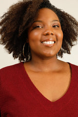 Pull poncho bordeaux texturé avec poches en simili cuir