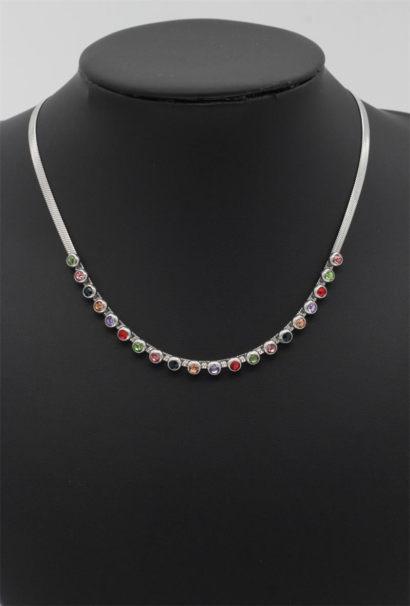Collier fin avec petites perles de couleur