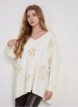 Pull doux ample fleurs brodées avec brillants