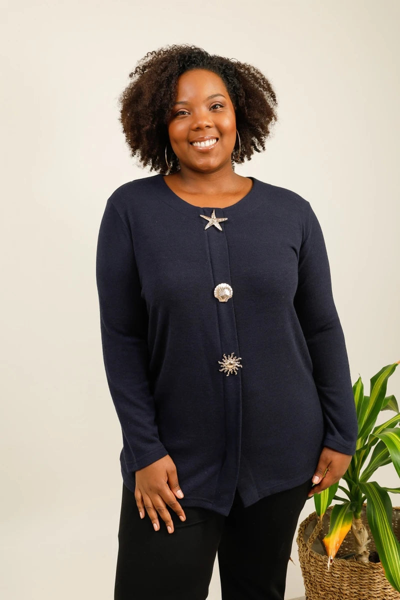 Pull léger avec broches dorées