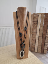 Collier long perles noires