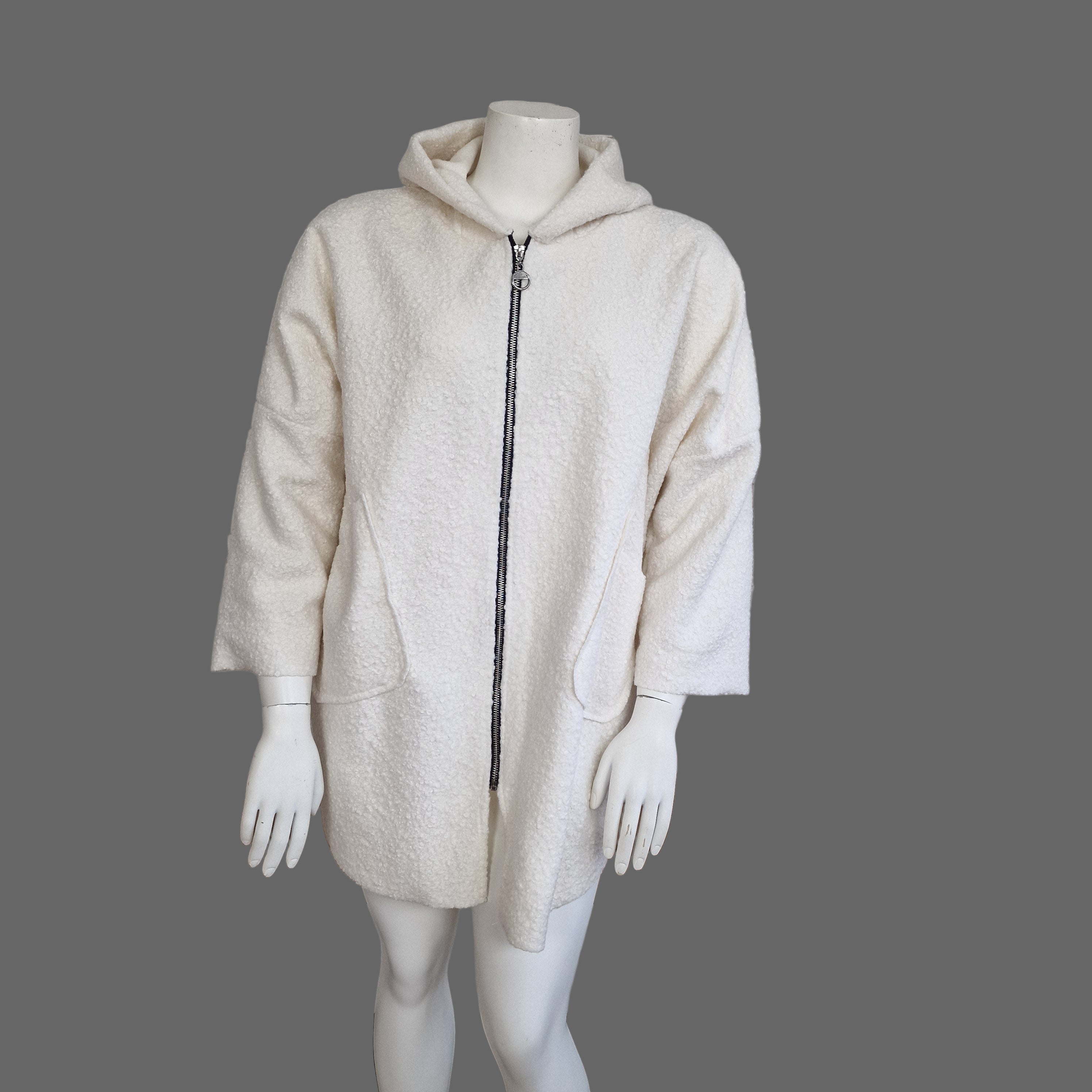 Manteau à capuche en laine bouclée