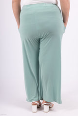 Pantalon fluide vert d'eau avec ceinture à la taille