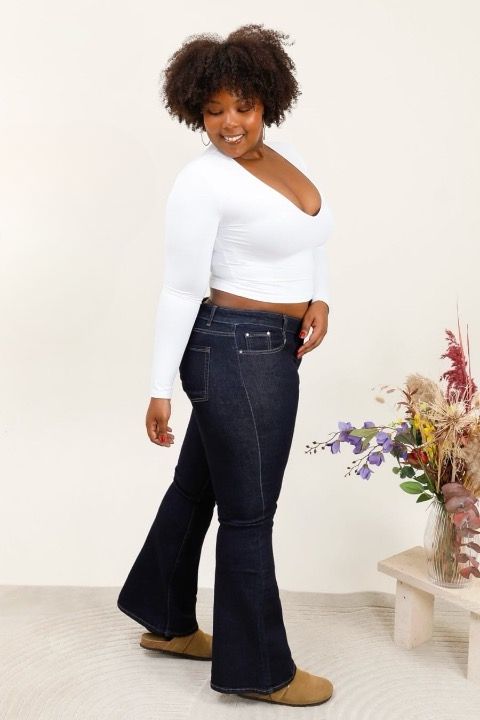 Pantalon jeans coupe flare (évasée) foncé