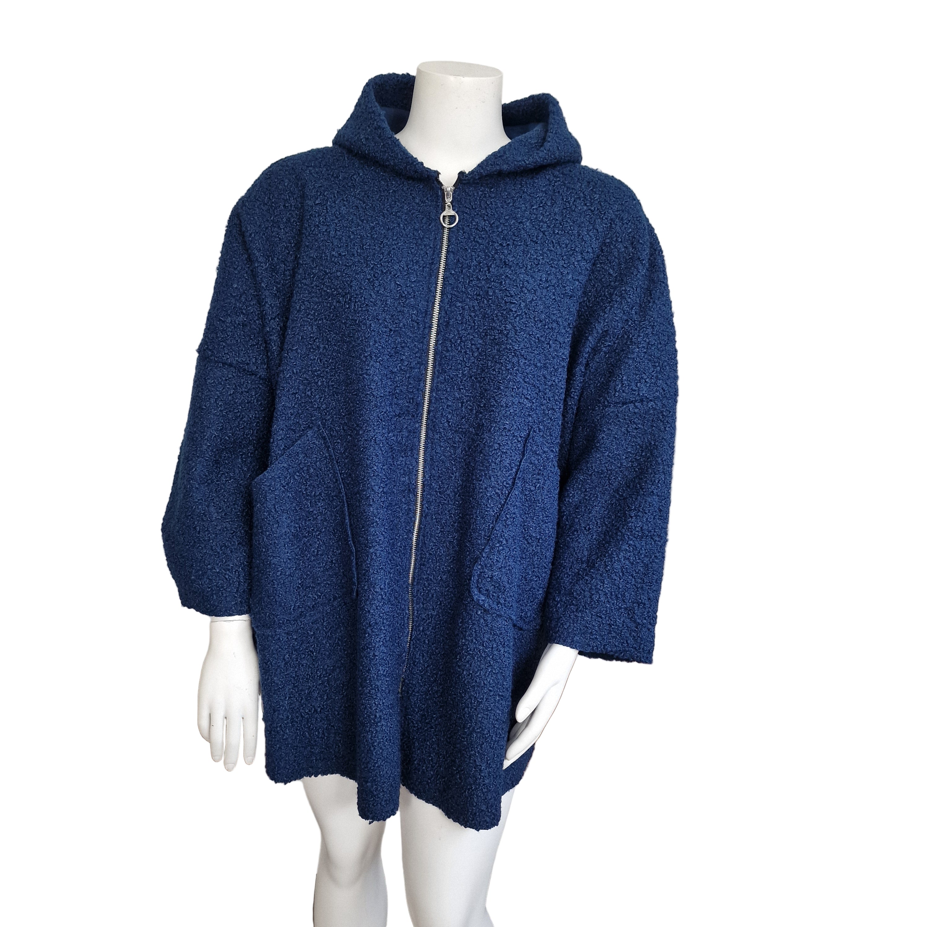 Manteau à capuche en laine bouclée