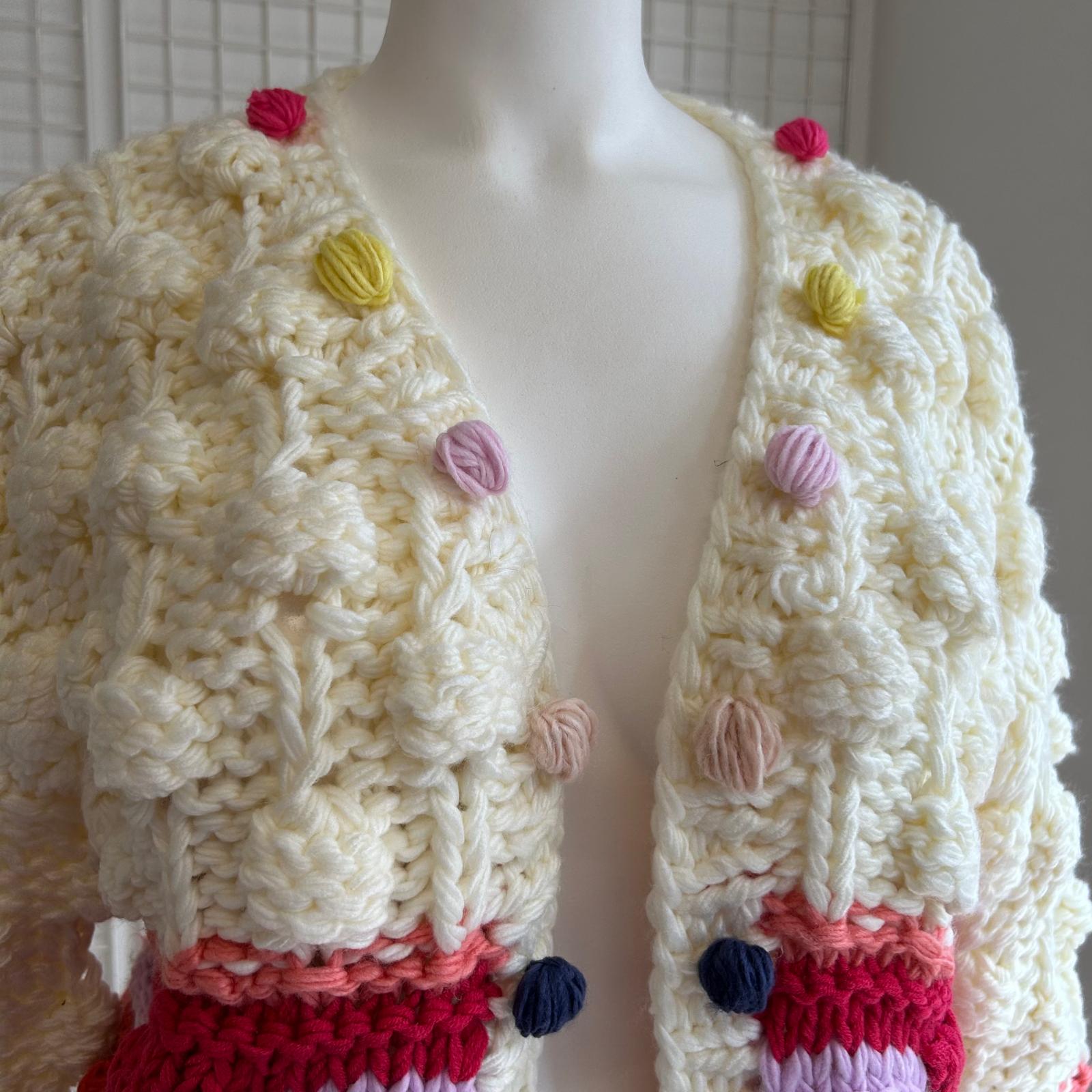Gilet coloré avec pompons