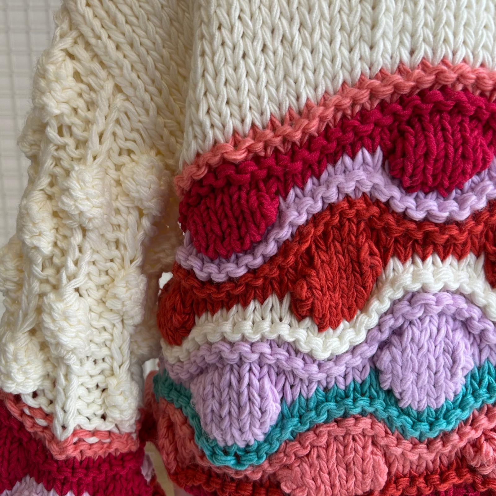 Gilet coloré avec pompons