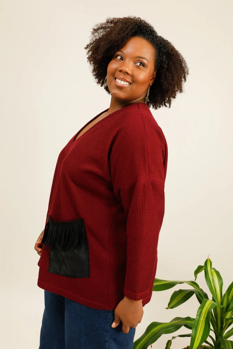 Pull bordeaux texturé avec poche en simili cuir
