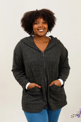Veste à lignes avec capuche matière douce