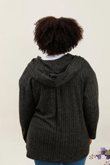 Veste à lignes avec capuche matière douce