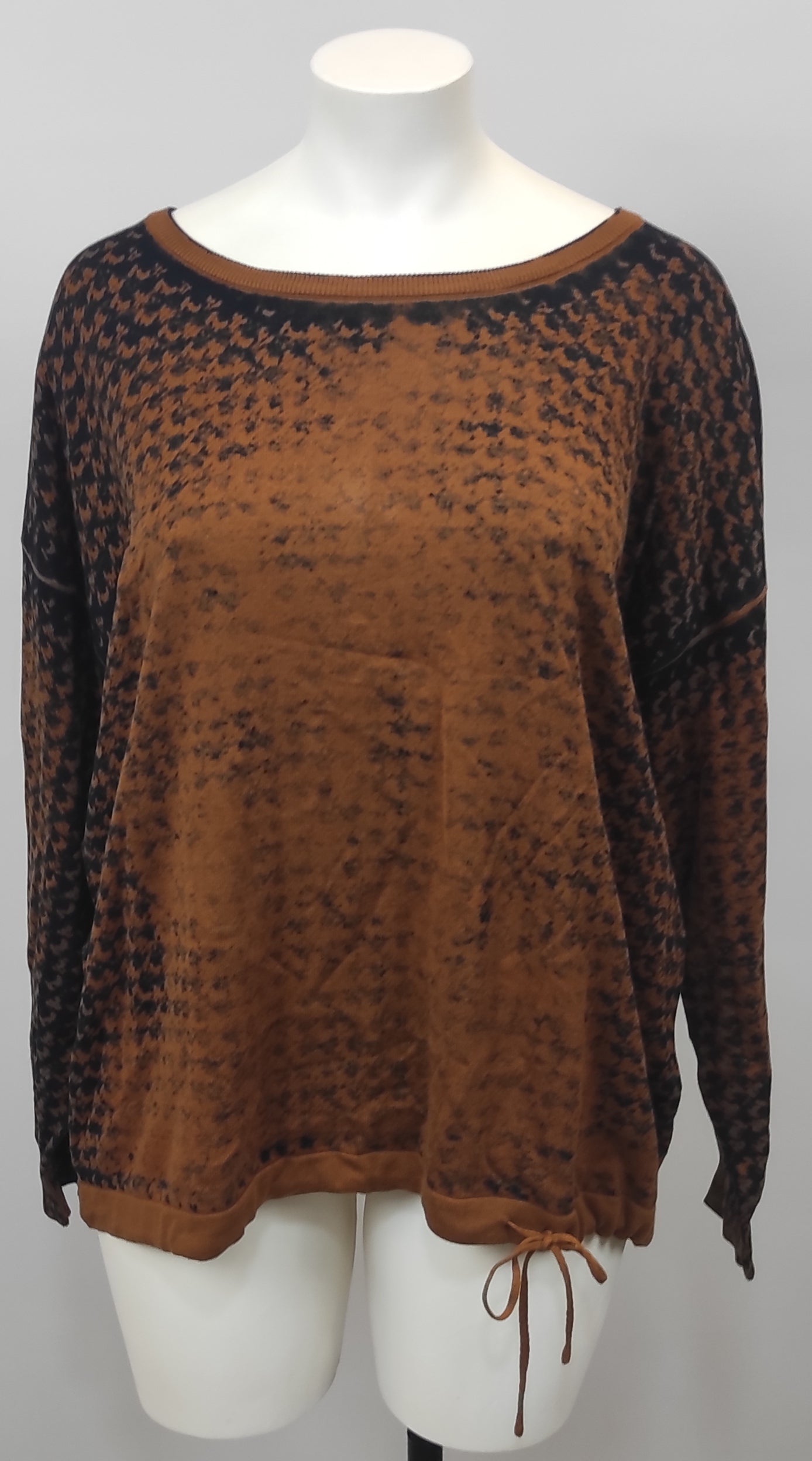 Pull col rond brun et noir