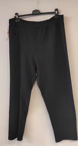 Pantalon noir avec ligne vert. - Mami