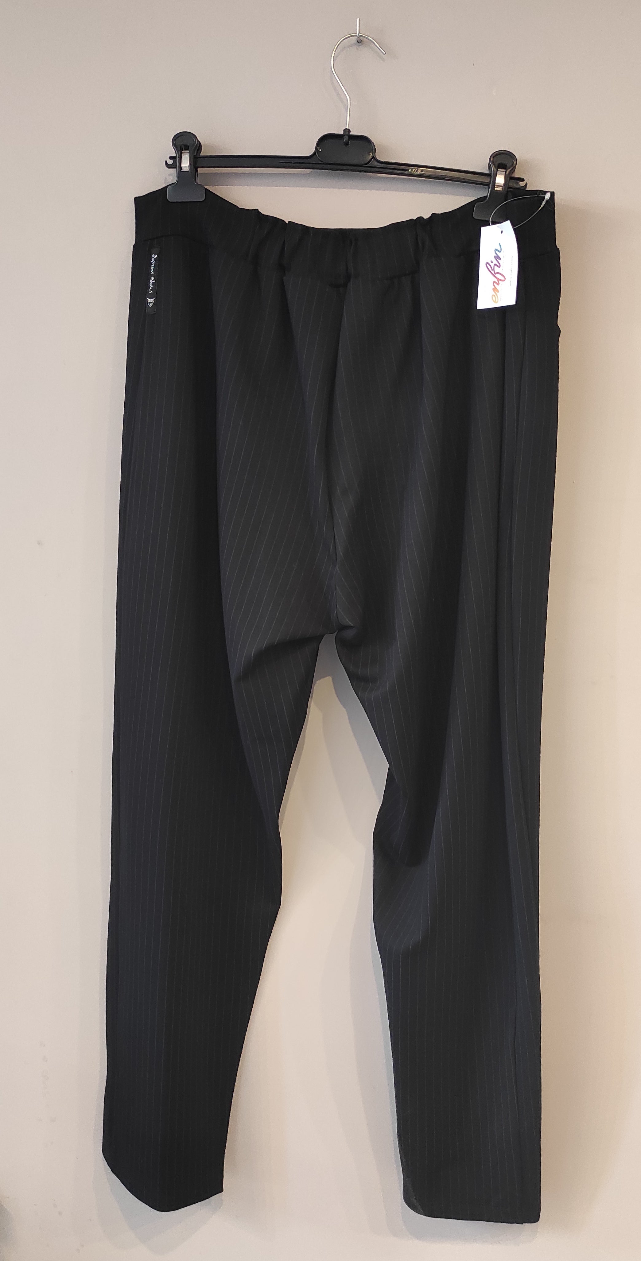 Pantalon noir avec ligne vert. - Mami