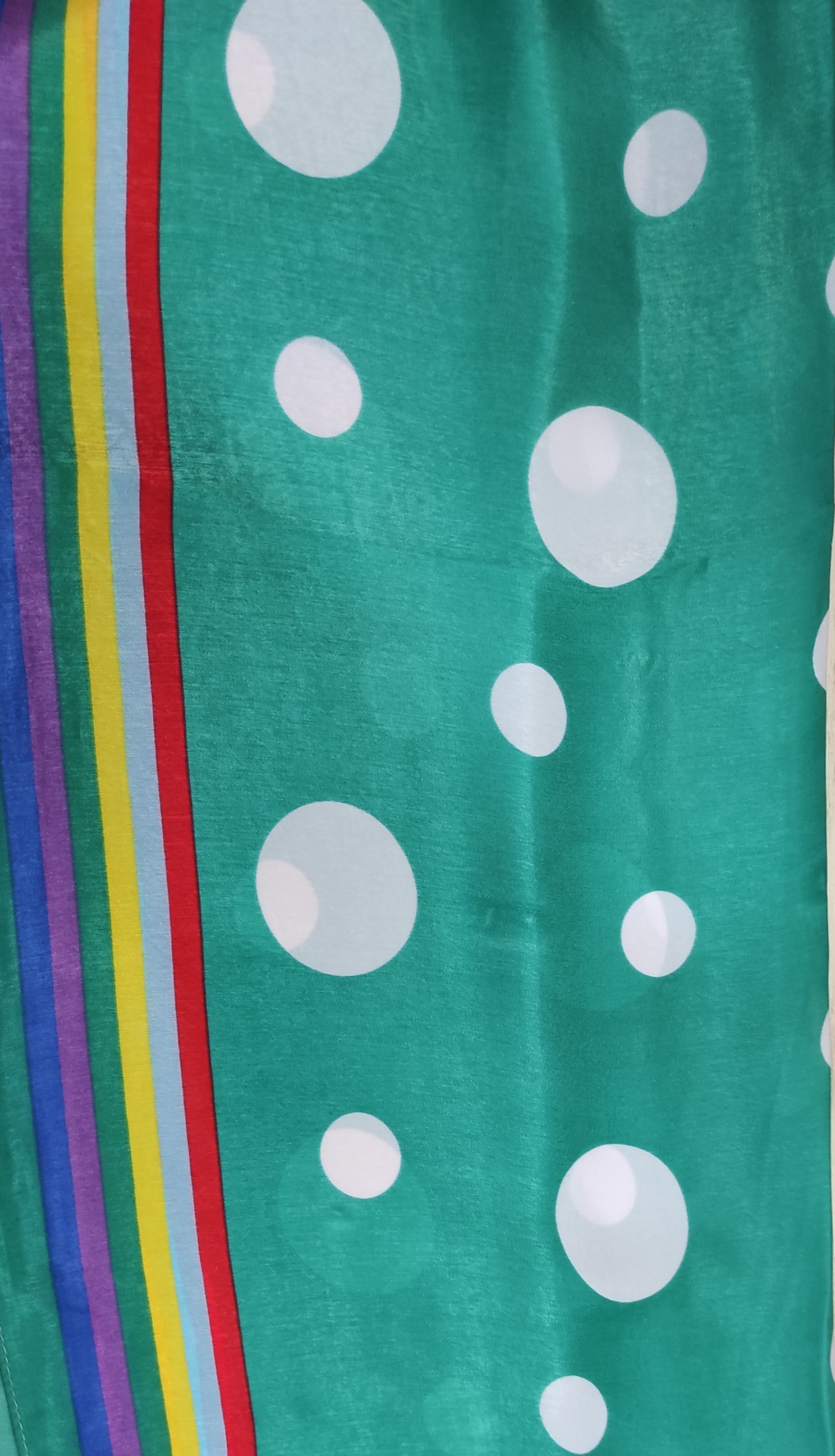 Foulard avec cercles blancs