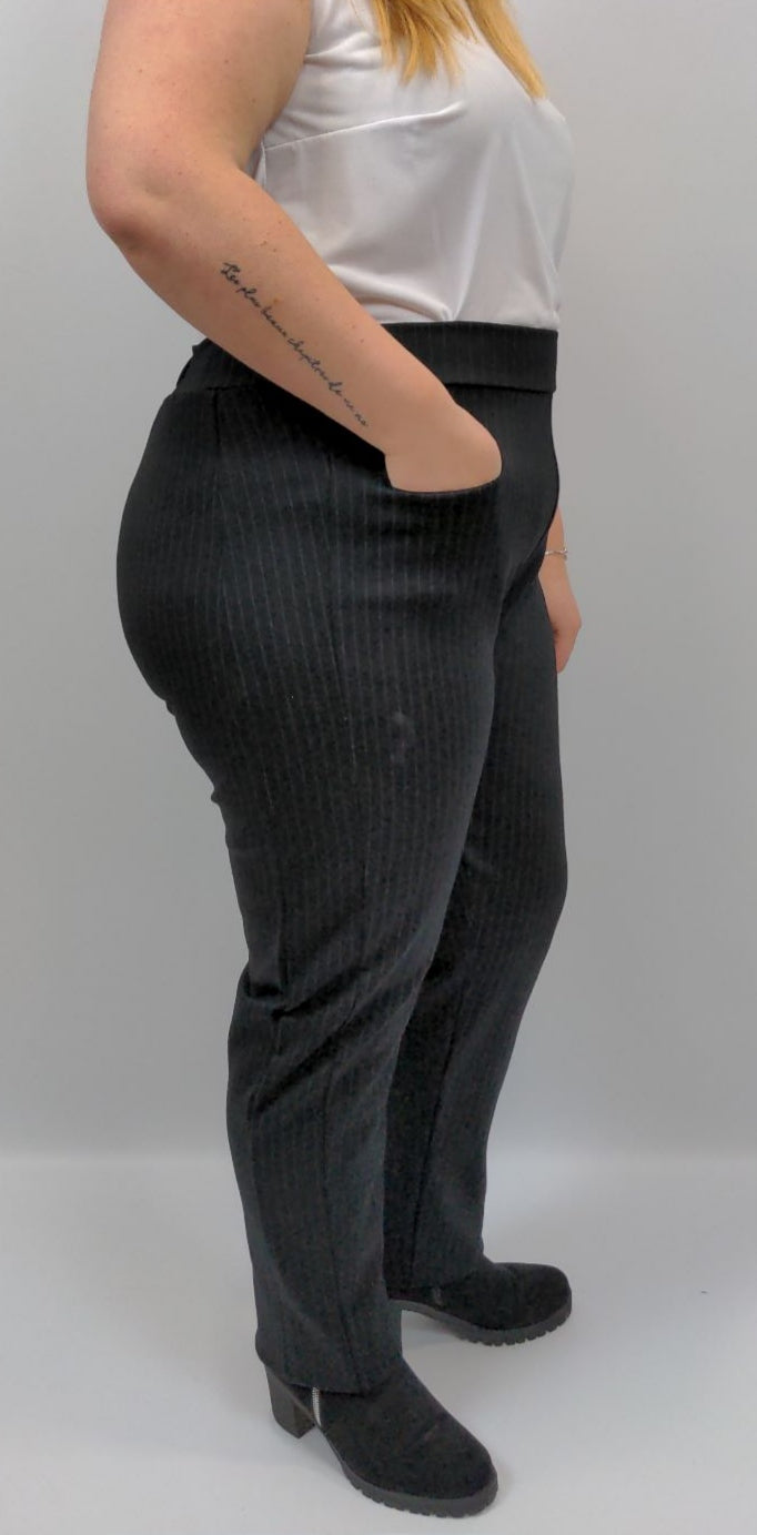 Pantalon noir avec ligne vert. - Mami