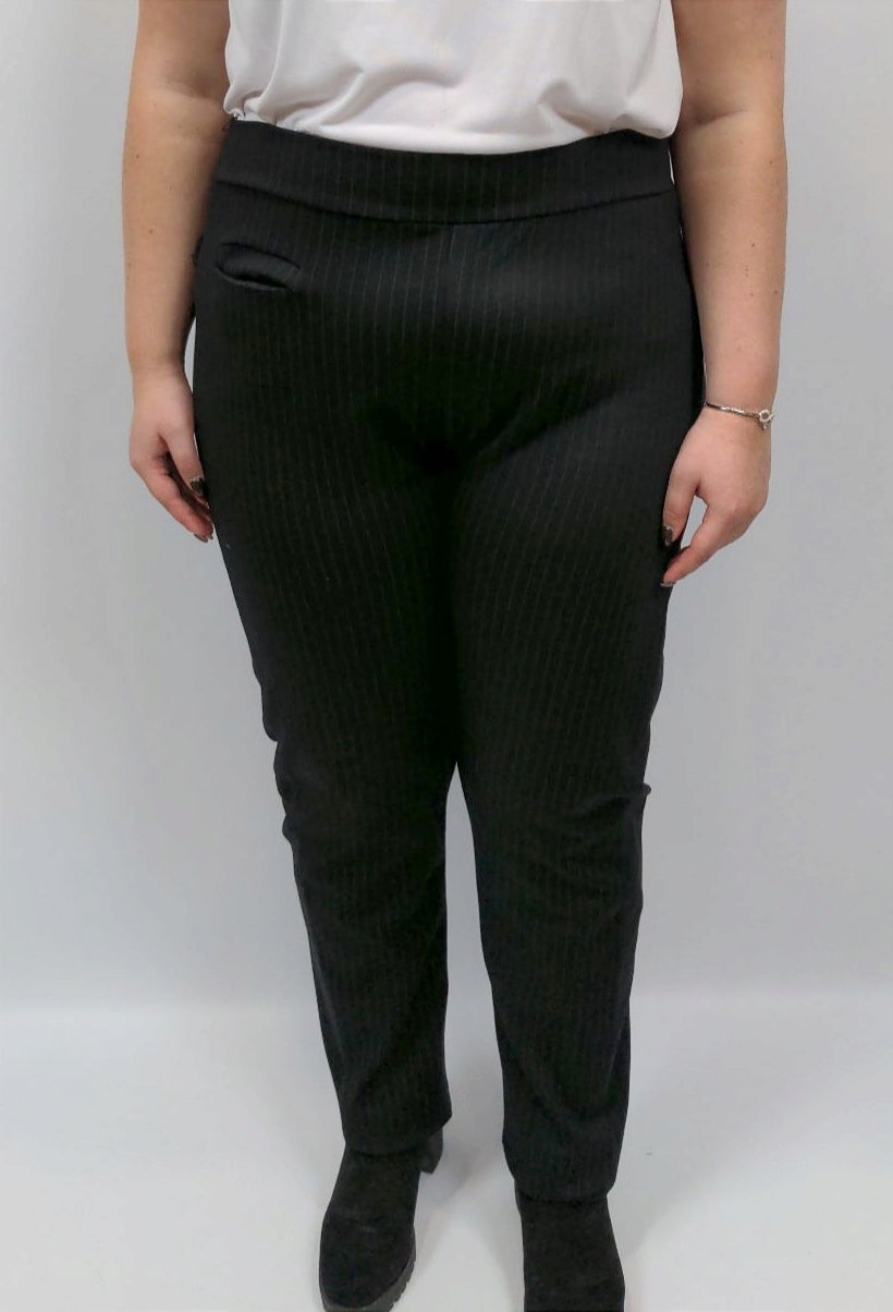 Pantalon noir avec ligne vert. - Mami