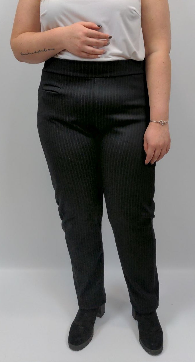 Pantalon noir avec ligne vert. - Mami
