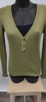 Pull léger col V avec 3 boutons