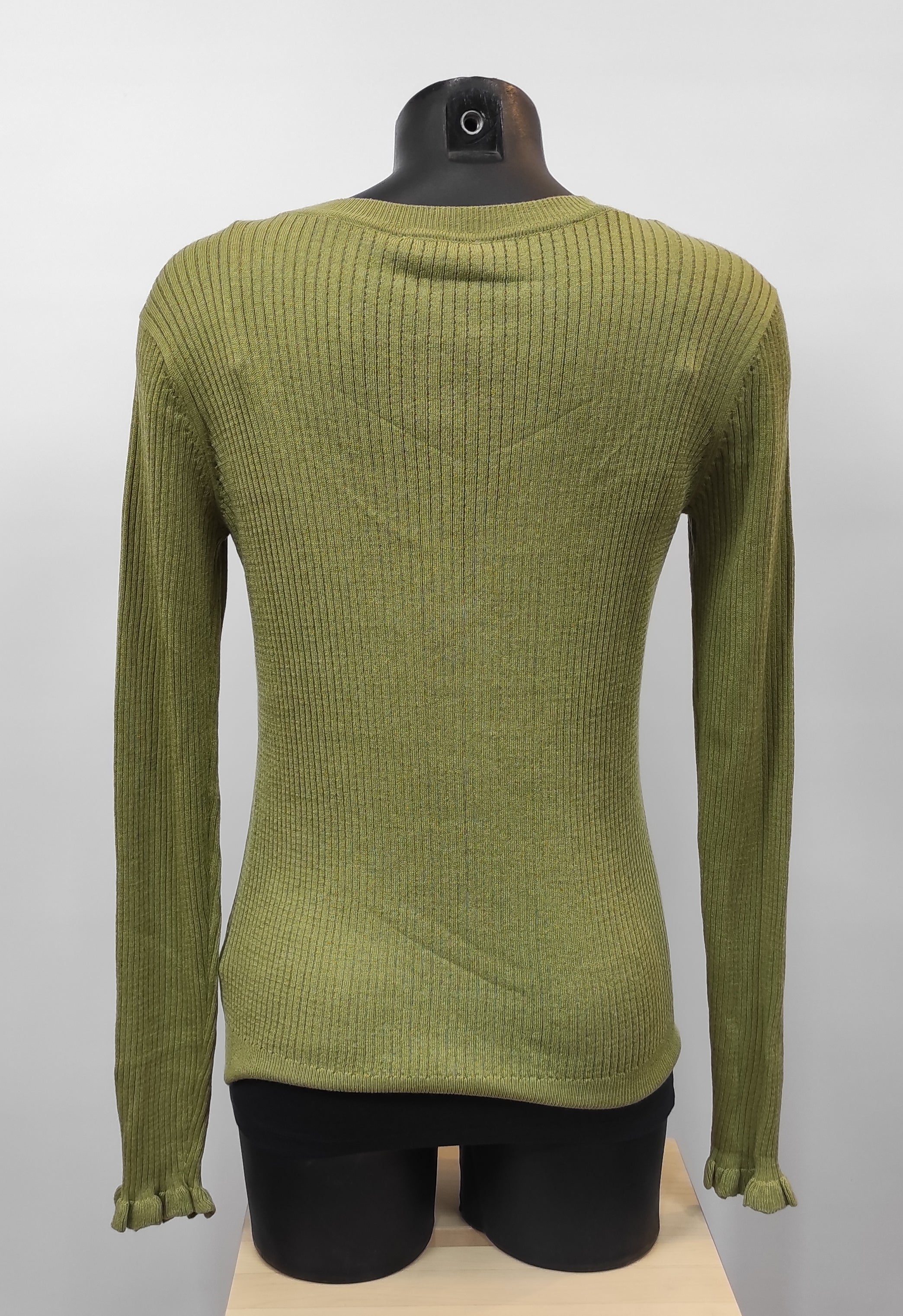 Pull léger col V avec 3 boutons