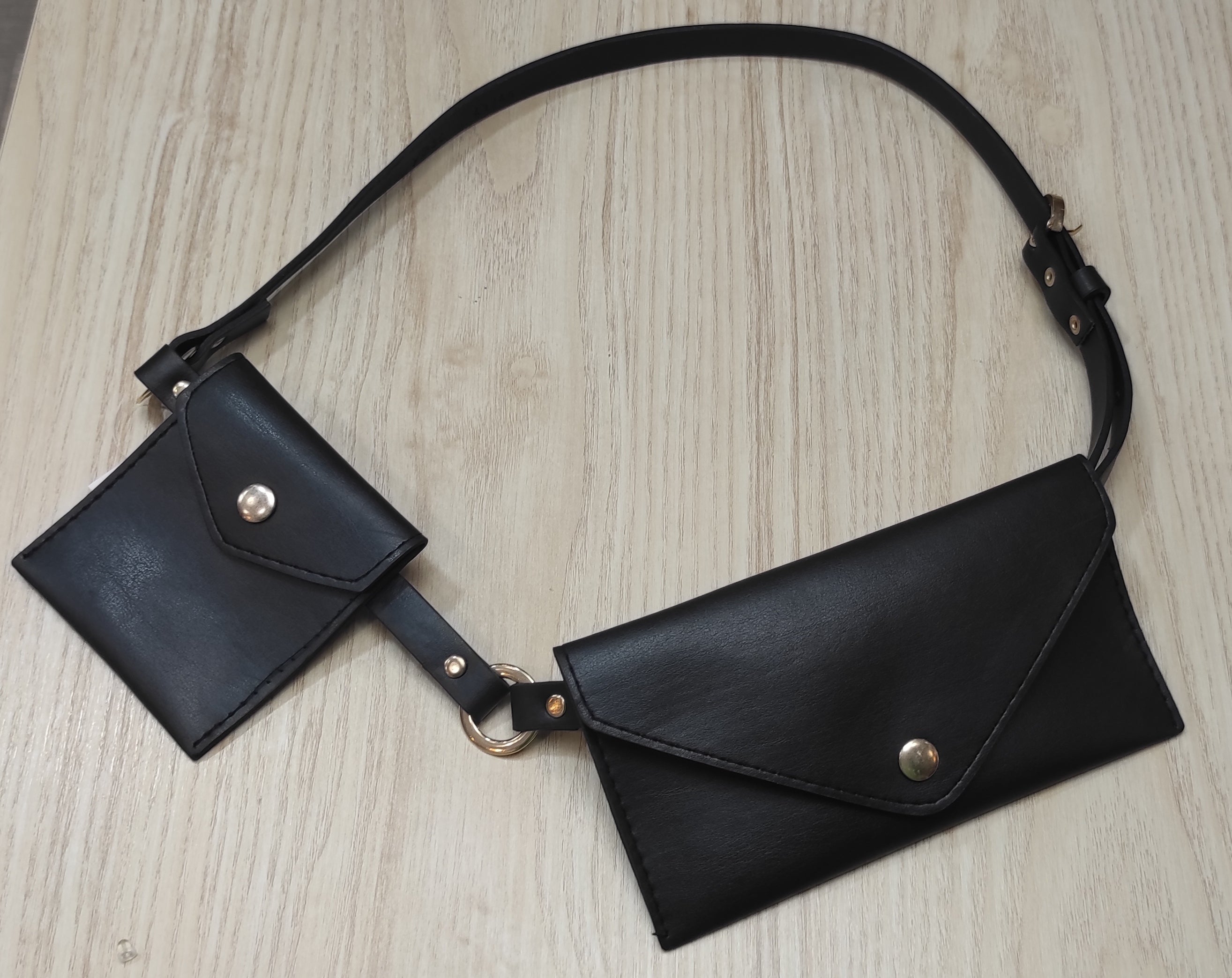 Ceinture noire avec pochette
