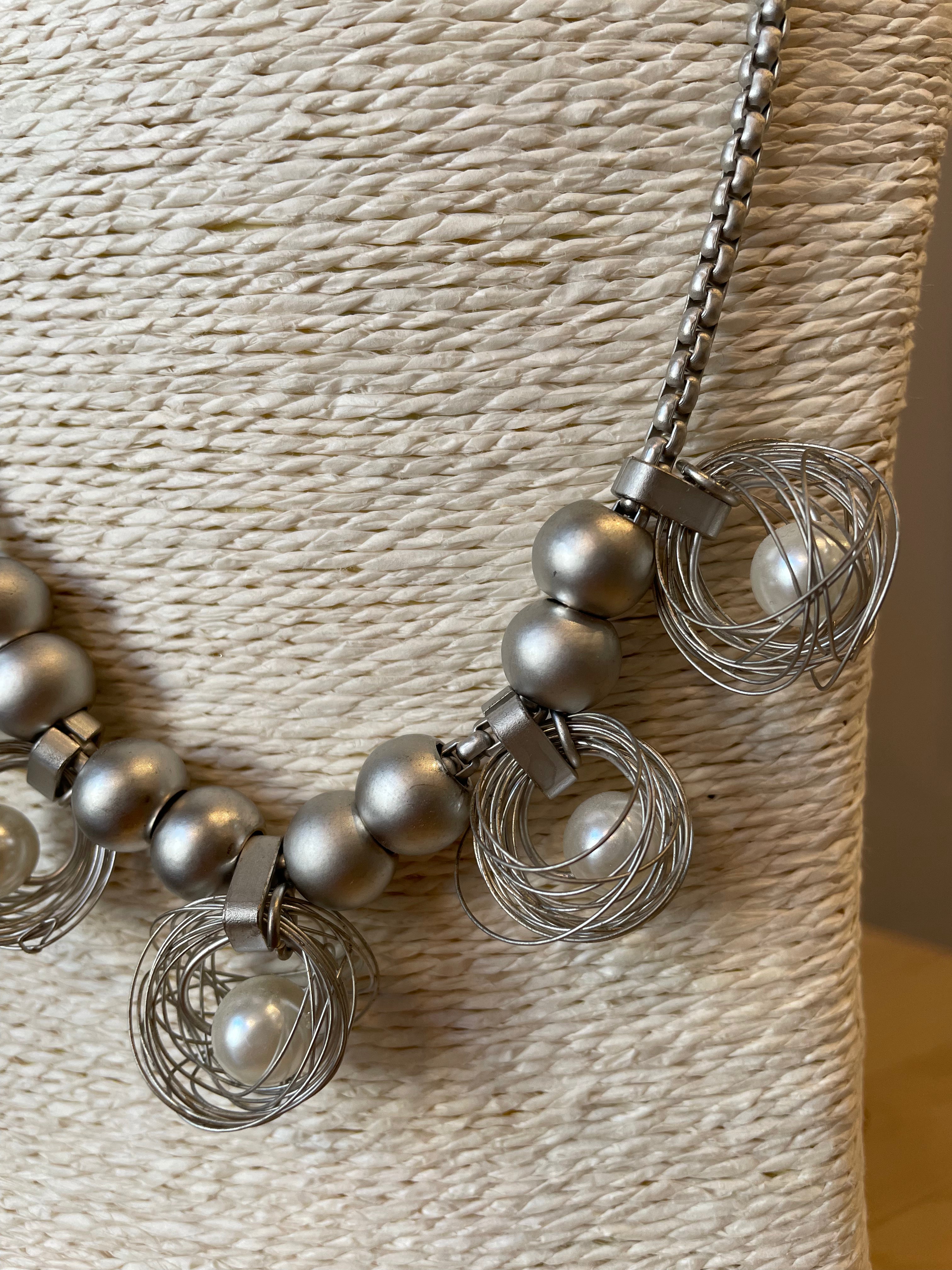 Collier boules metal grises