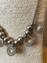 Collier boules metal grises